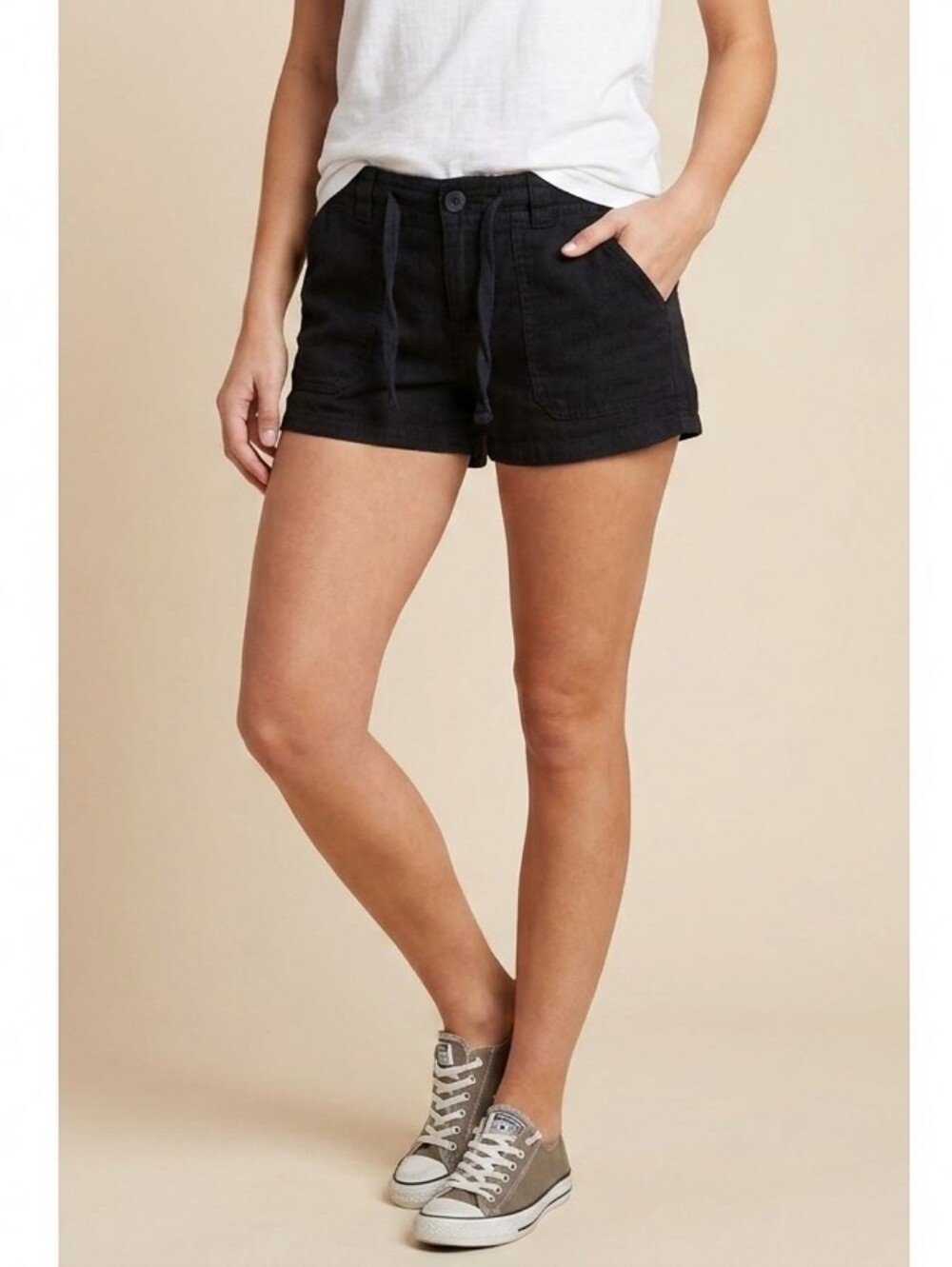Zenana Outfitters Black Linen-Blend Drawstring Utility Shorts - Size Medium
